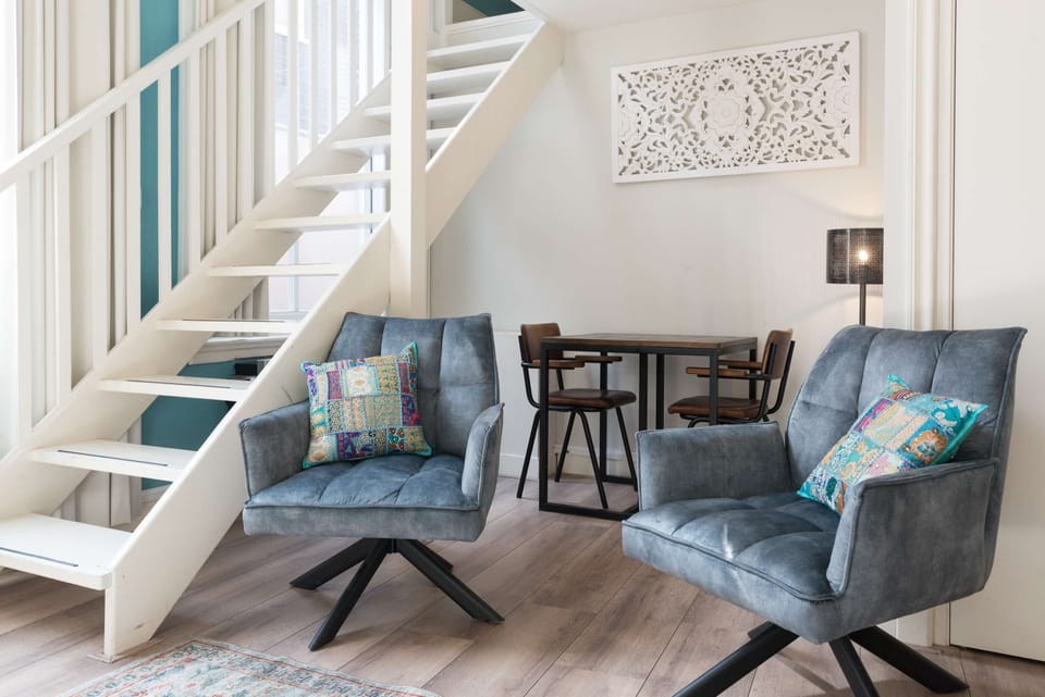 Lounge seats & table with chairs