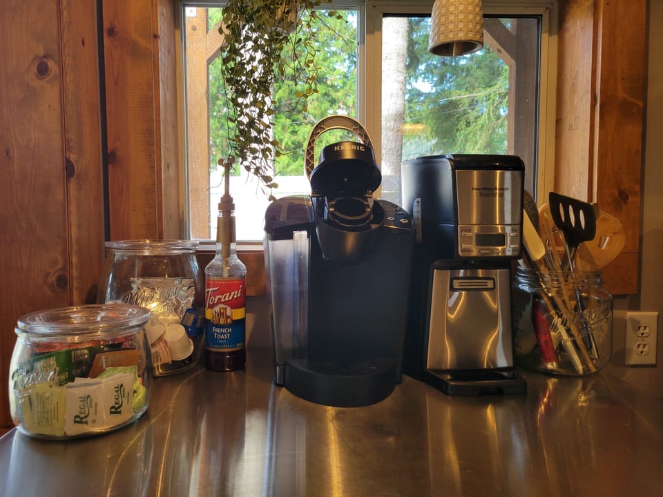 Drip coffeemaker & Keurig. Complimentary coffee pods and sweeteners, not guaranteed but may be stocked!