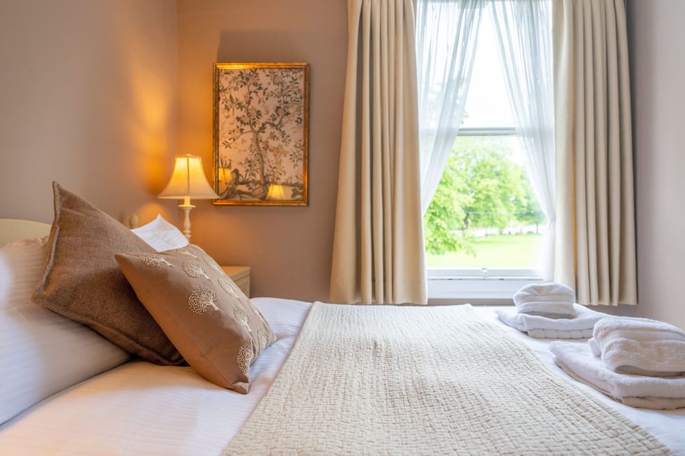 Crown Villa, Wells-next-the-Sea: Relaxing interiors in bedroom two
