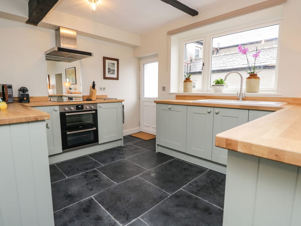 Cottage | Private kitchen | Fridge, microwave, dishwasher, electric kettle