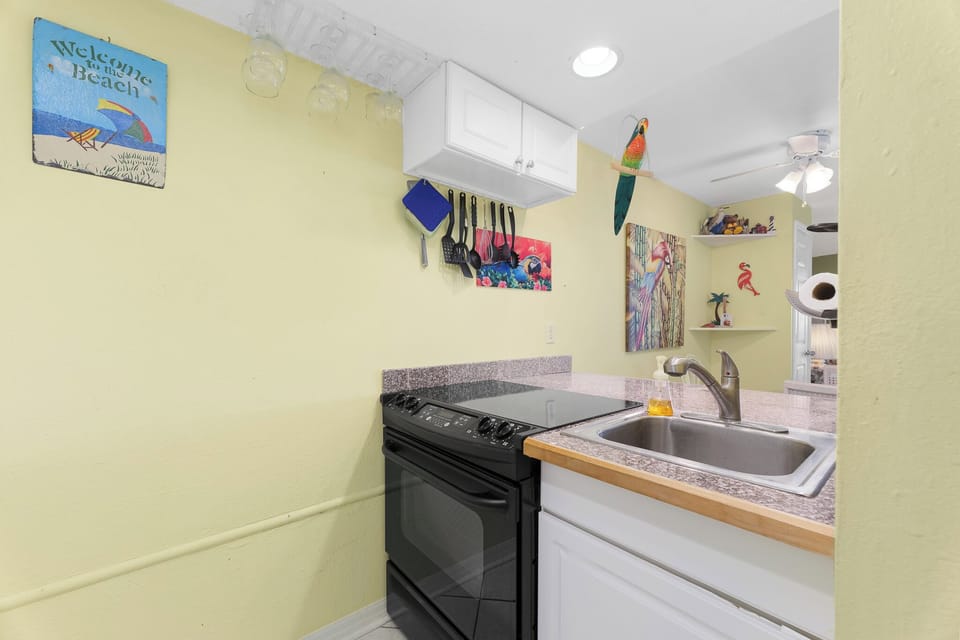 Condo, Ocean View (#I-9E - No Pets) | Private kitchen | Coffee/tea maker, fridge, microwave, oven