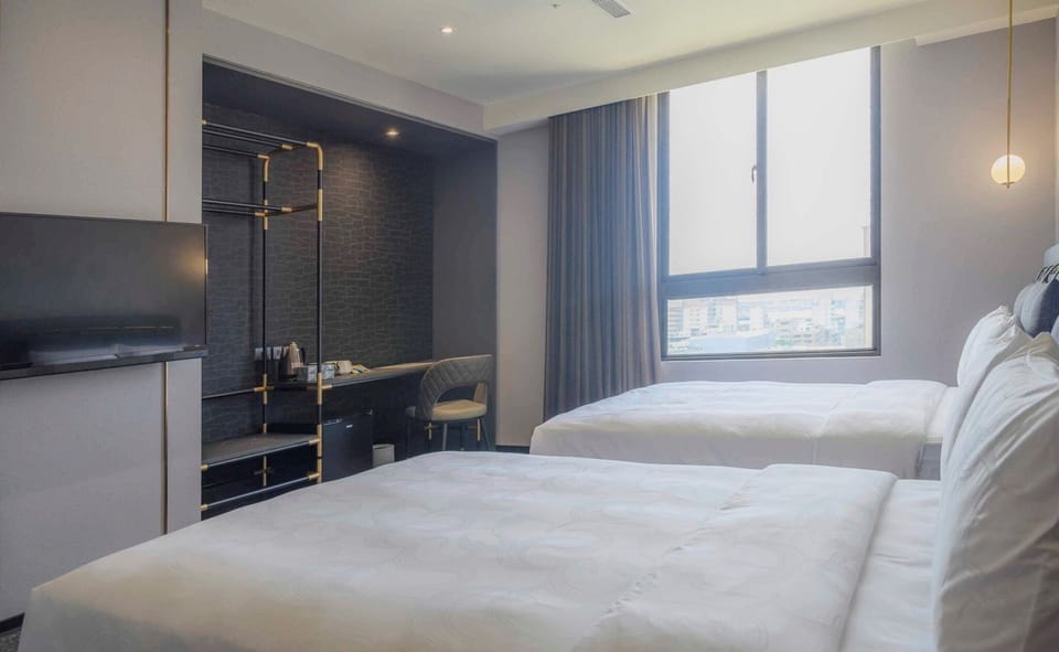 Standard Quadruple Room | Desk, laptop workspace, blackout drapes, soundproofing