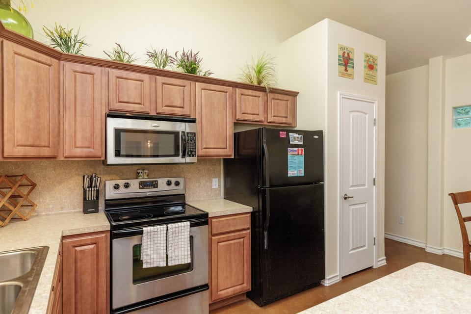 Coffee maker, toaster, cookware, dinnerware, and other kitchen essentials provided.