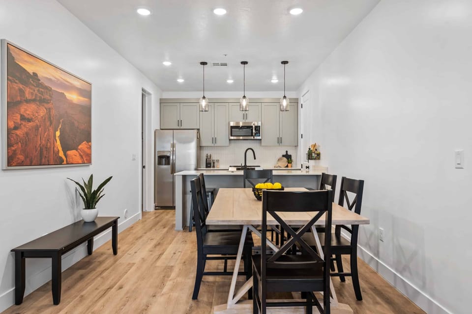 Kitchen / Dining Area
