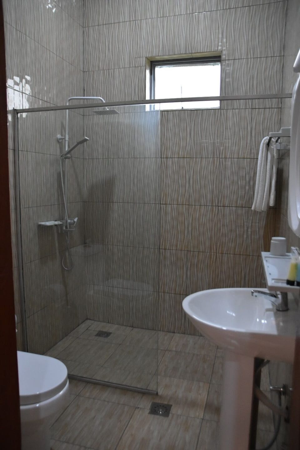 Shower, free toiletries, towels