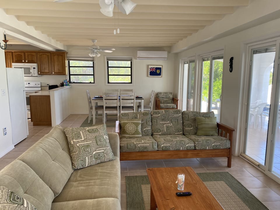 Living room to the dining table