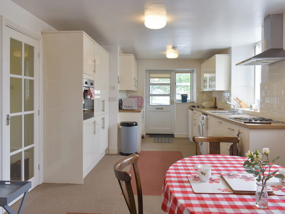Kitchen/diner | Sisial Y Gwynt, Llanarmon yn Lal