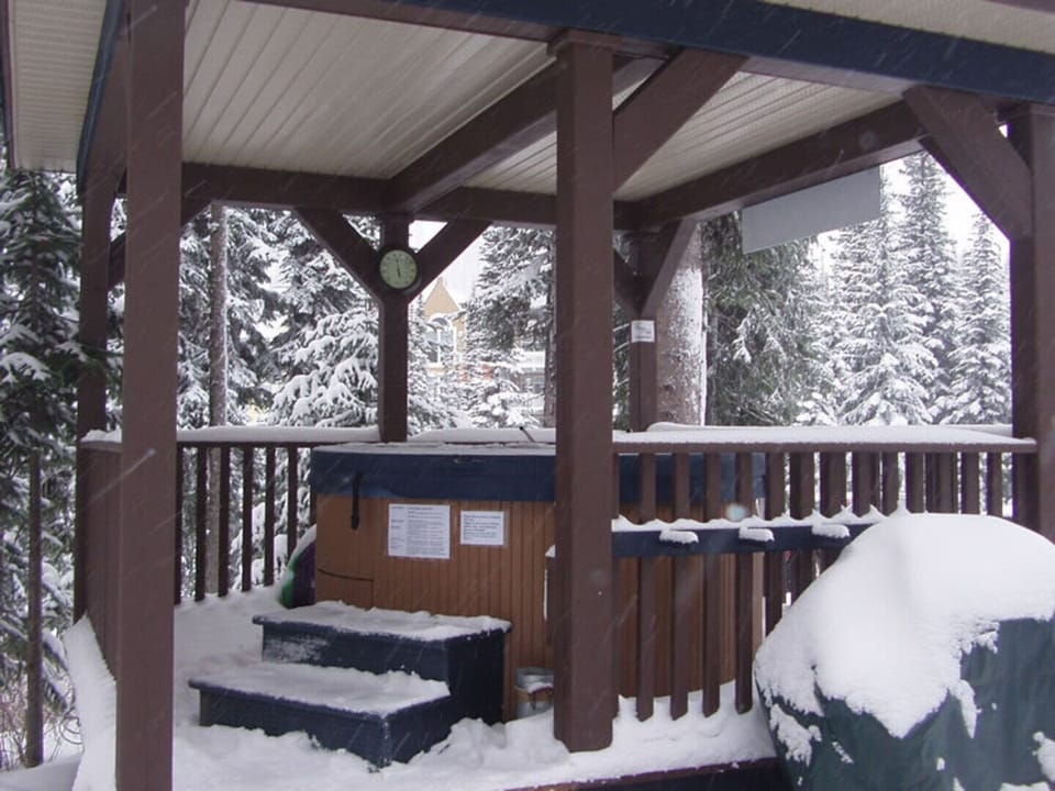 End your day in the hot tub that overlooks The Pond.