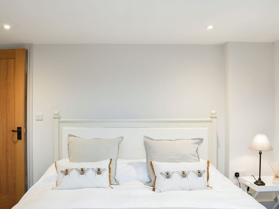 Double bedroom | The Old Stables 3 - The Old Stables, Winterslow, near Salisbury