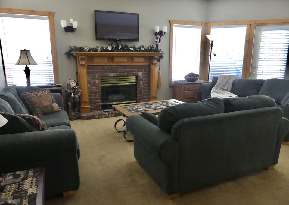 Living Room - Gas Fireplace with Flat Screen Tv