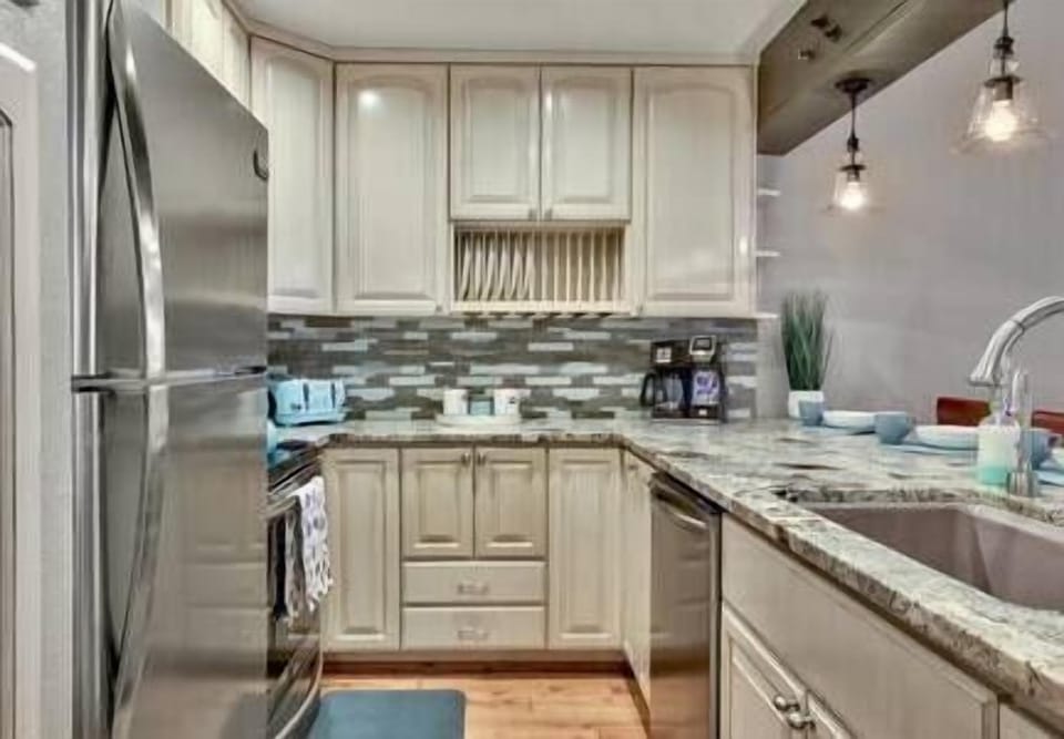 Dishwasher, Farm Sink with instant hot water and UV filtered water