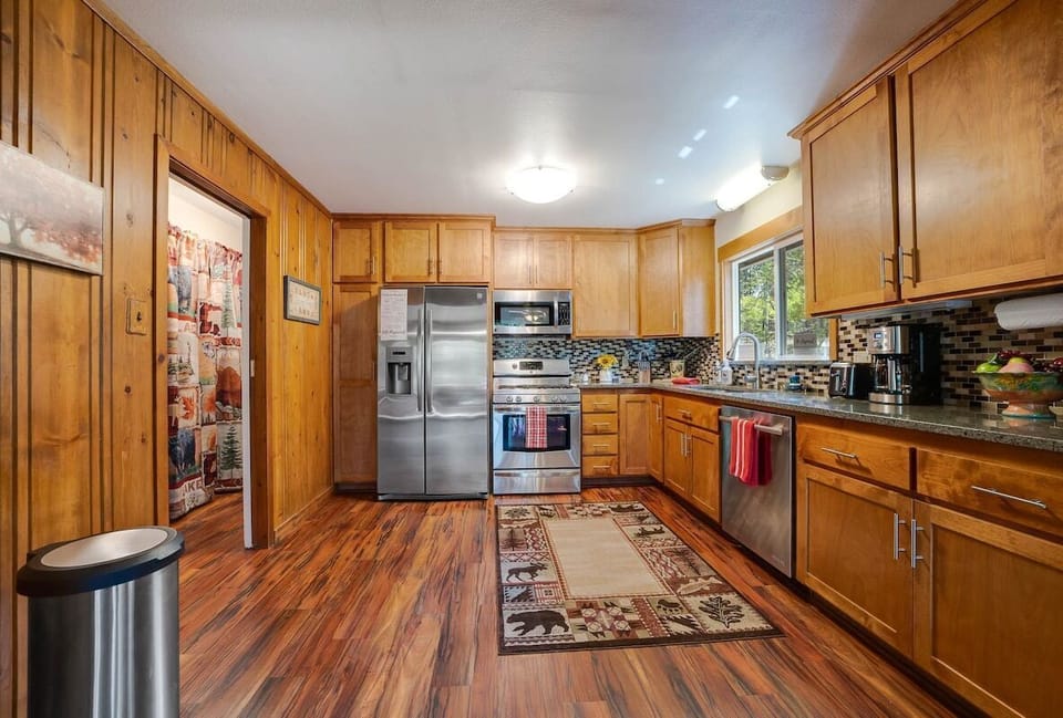 The kitchen has everything you need to cook amazing meals