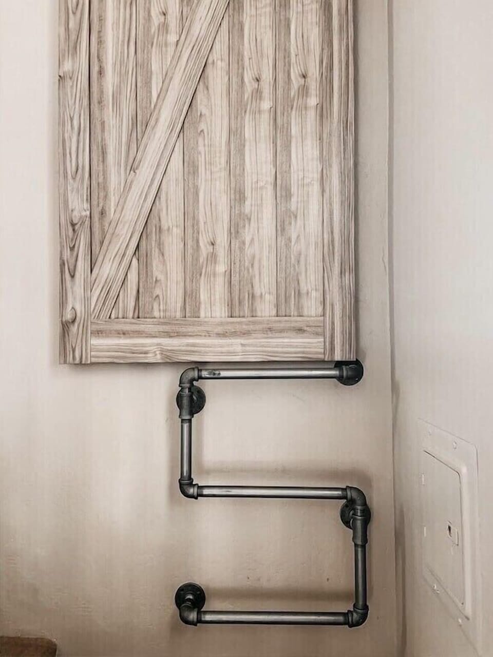 What could be behind here? 