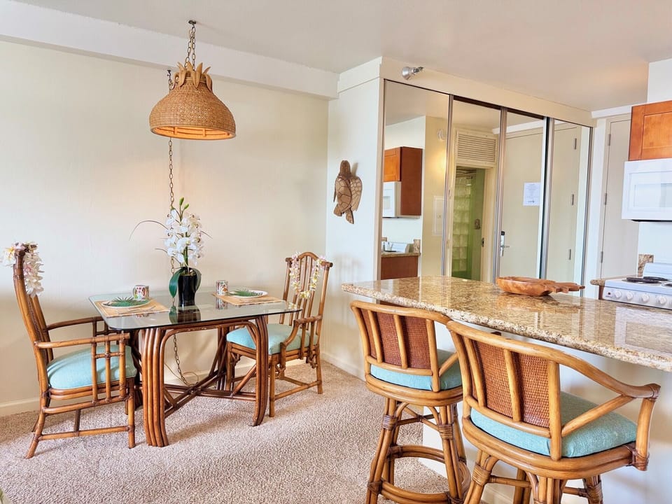 Dining & Kitchen Bar Counter
