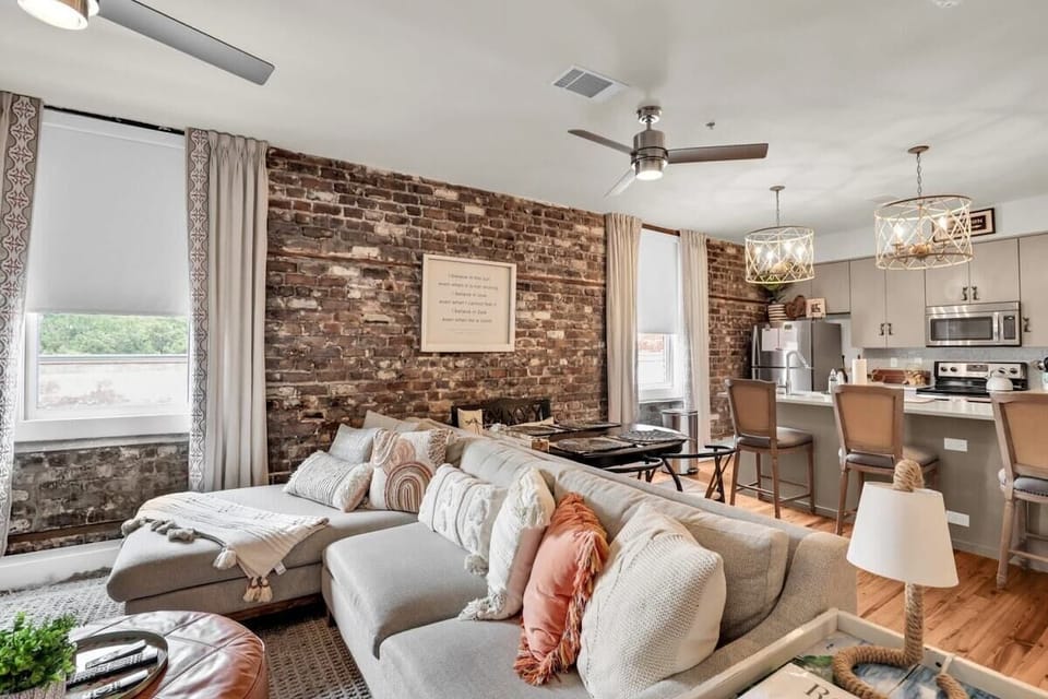Living and kitchen view 