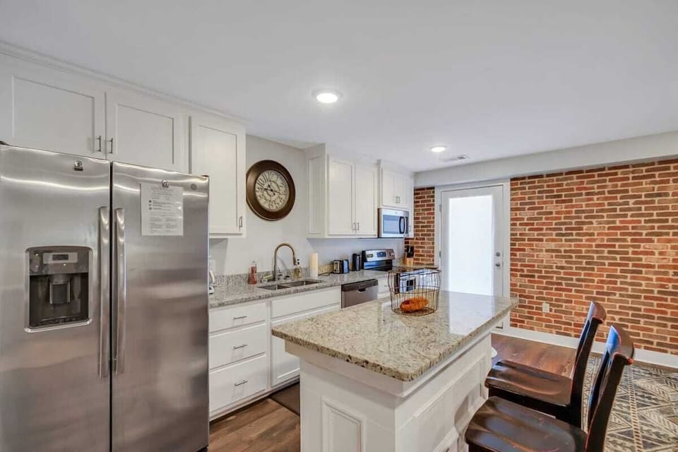 This is the unit's full kitchen