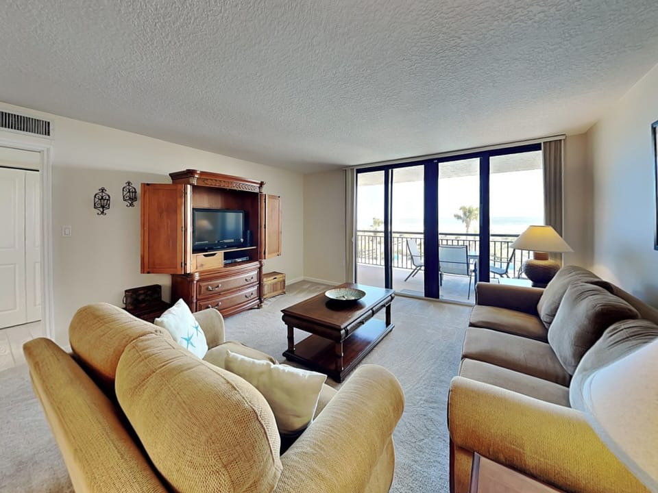 Condo (2 Bedrooms) | Property amenity