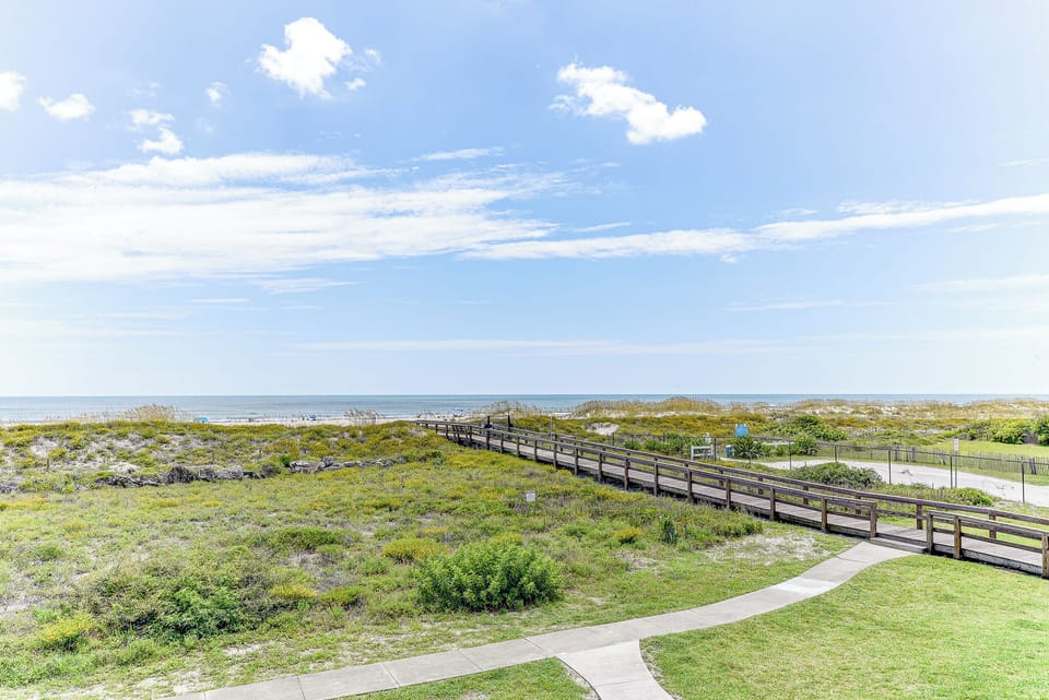 Condo (2 Bedrooms) | Property amenity
