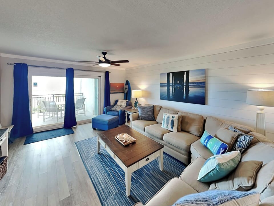 Condo (2 Bedrooms) | Front of property