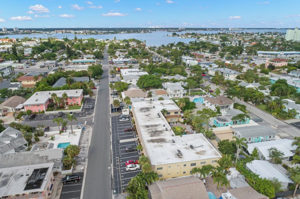 Condo (2 Bedrooms) | Property amenity