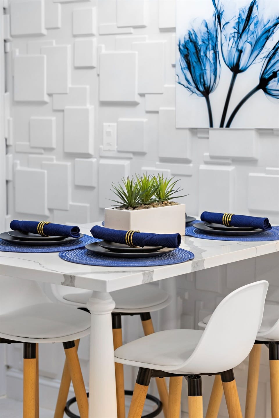 Modern and Chic Dinning Area