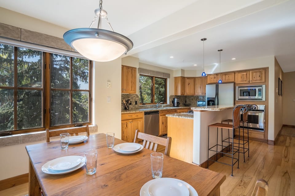Condo, 2 Bedrooms | Private kitchen | Fridge, oven, coffee/tea maker, toaster