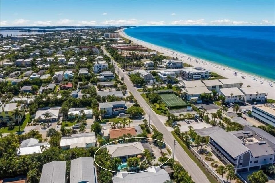 House, 3 Bedrooms | Aerial view