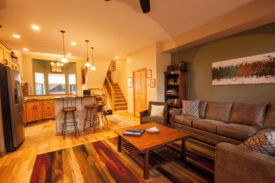 House, Multiple Beds, Hot Tub, City View | Living area | 40-inch flat-screen TV with cable channels, TV, fireplace