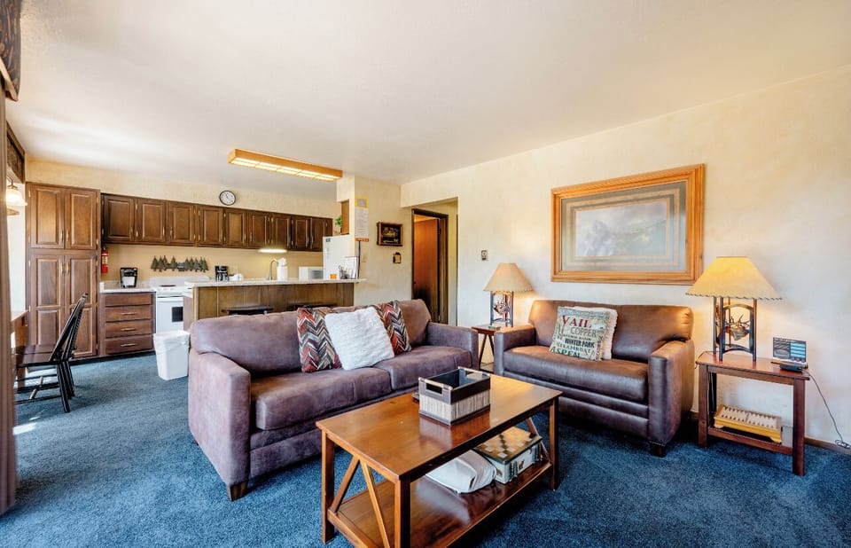 Condo, 1 Queen Bed with Sofa bed, Pool Access, Mountain View | Living area | 40-inch flat-screen TV with cable channels, TV, fireplace