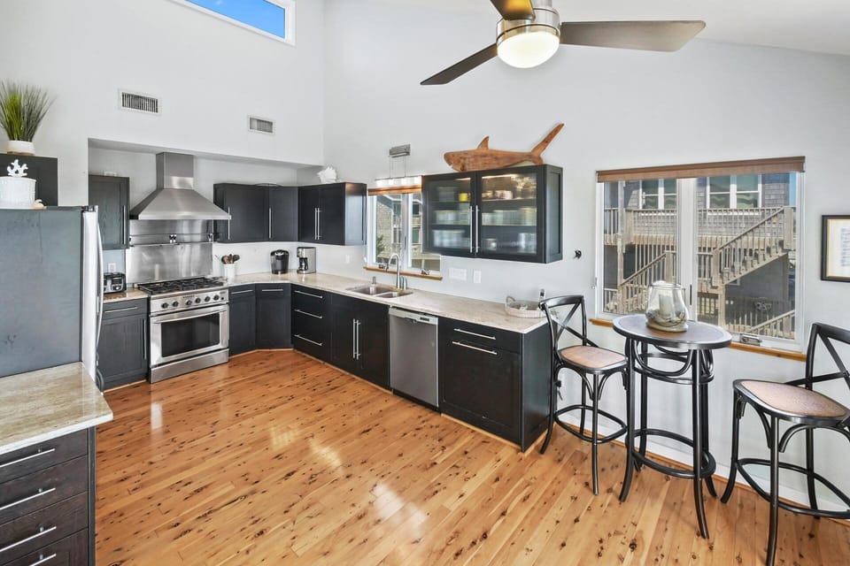 Surf-or-Sound-Realty-980-Tiffy-Kitchen-1