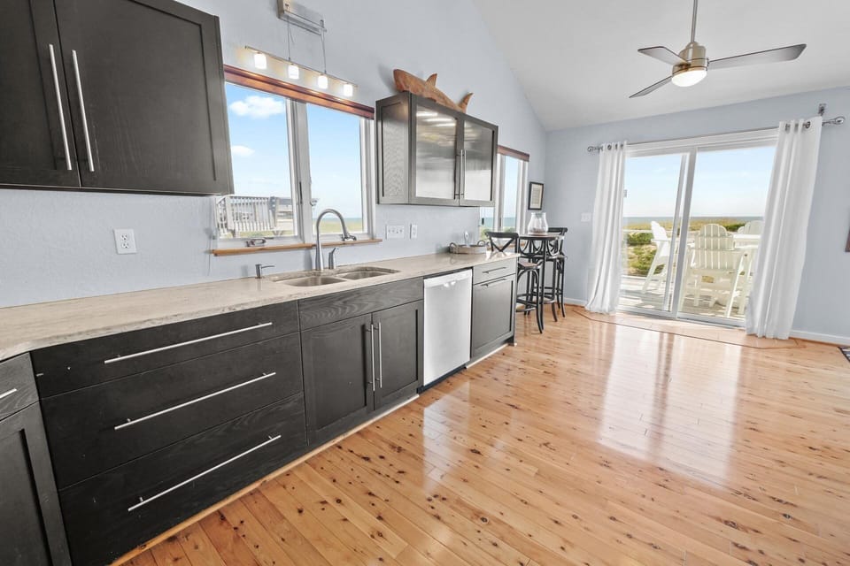Surf-or-Sound-Realty-980-Tiffy-Kitchen-3-sink