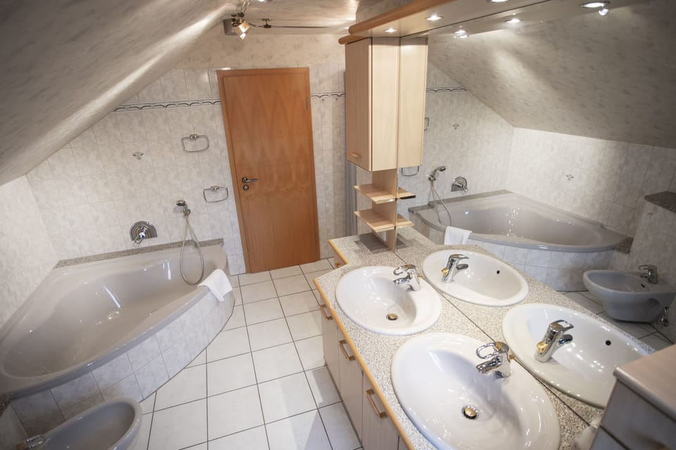 Towels, soap, shampoo, toilet paper
