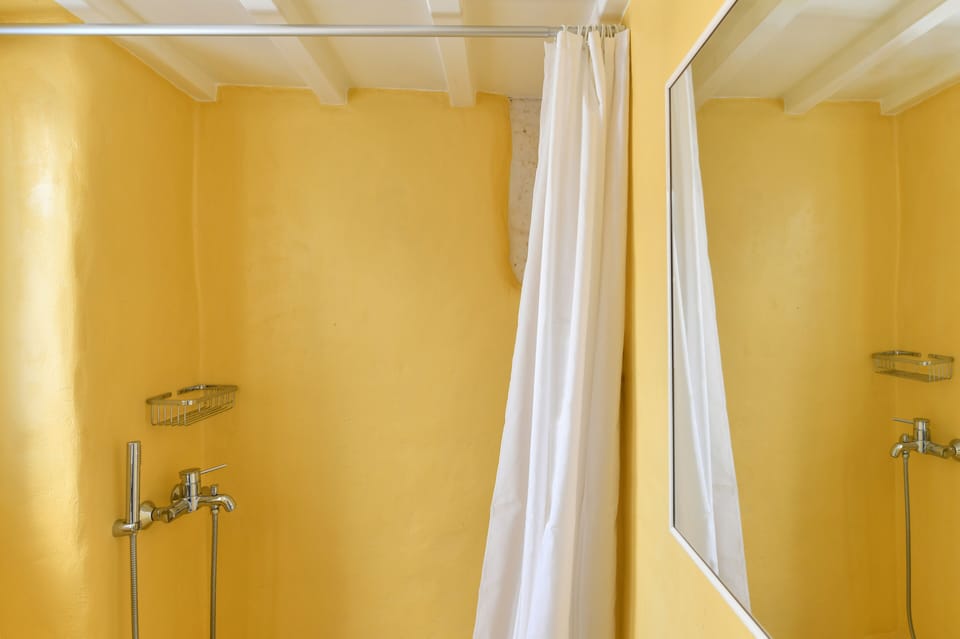 Kastro Traditional House Apartment in Paros