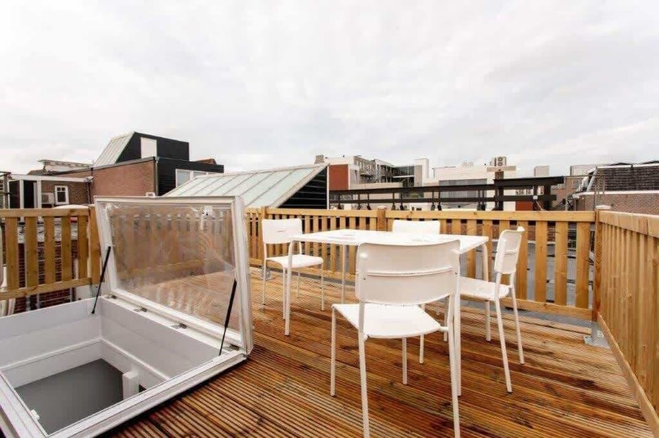 Private rooftop terrace with seating area – enjoy breathtaking views over the rooftops of Alkmaar.