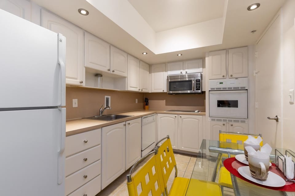 One bed Tides 2nd floor Hollywood Beach Miami (1768)
