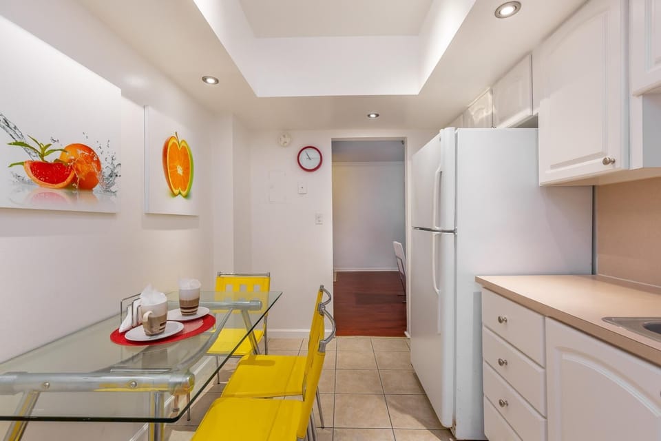 One bed Tides 2nd floor Hollywood Beach Miami (1766)