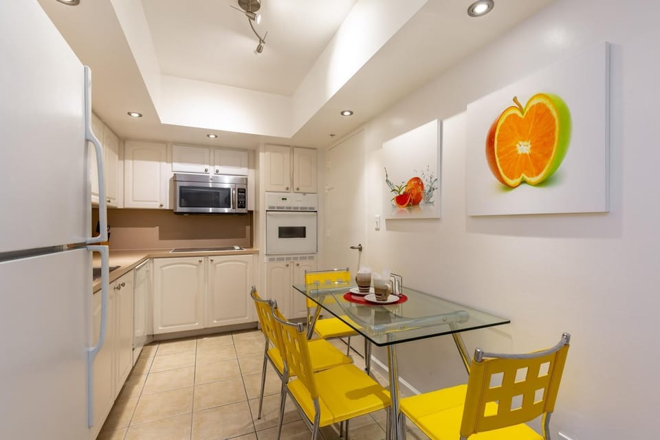 One bed Tides 2nd floor Hollywood Beach Miami (1767)