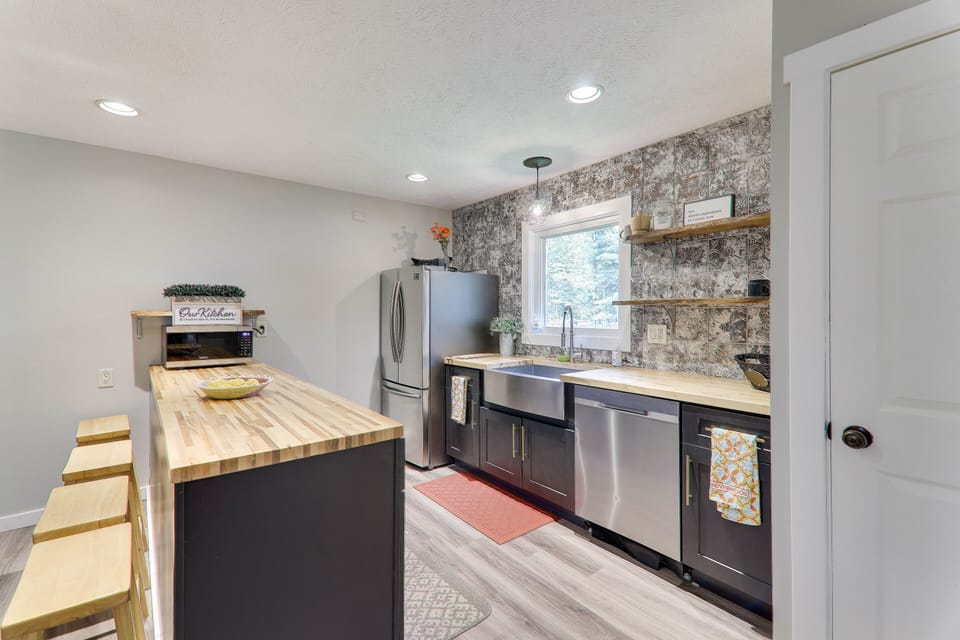 Modern serving kitchen for that large family dinner