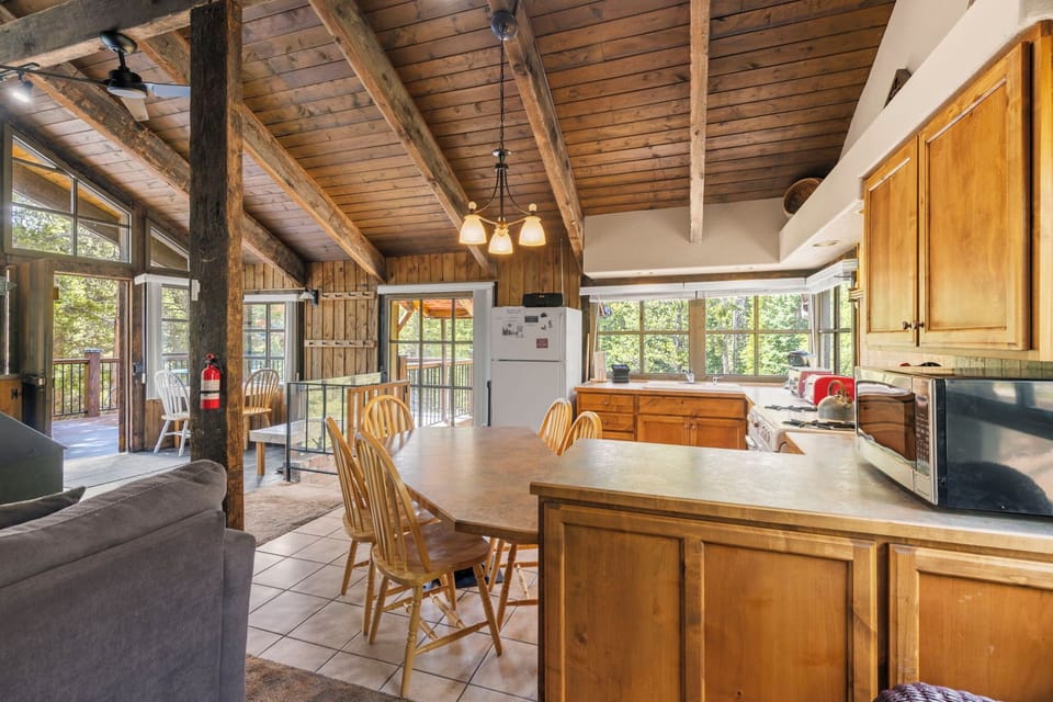 Cabin, Multiple Beds, Patio, Mountain View | Interior
