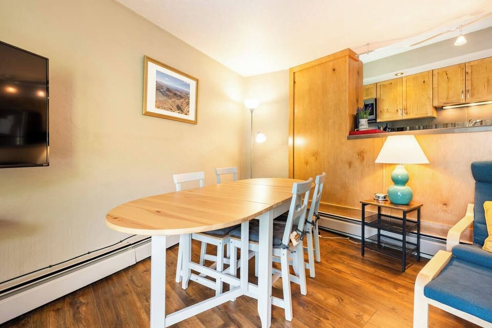 Condo, Multiple Beds, Hot Tub | Dining