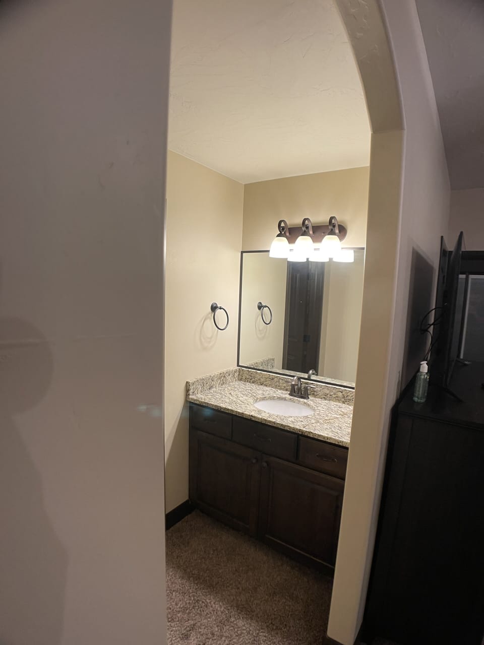 Second vanity area  - between King bedroom and full bathroom