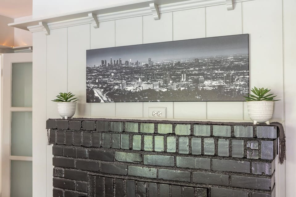 Cool L.A. skyline pic in Den