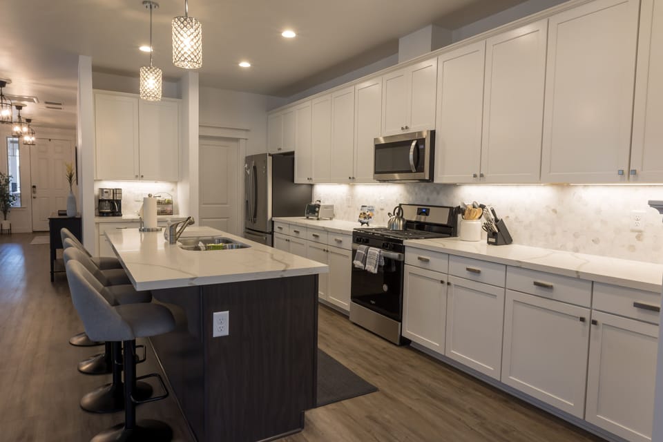 Spacious and bright kitchen 