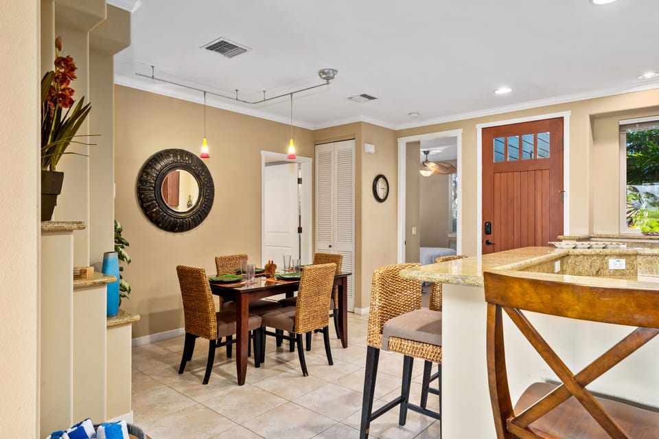 Dining are with seating for four