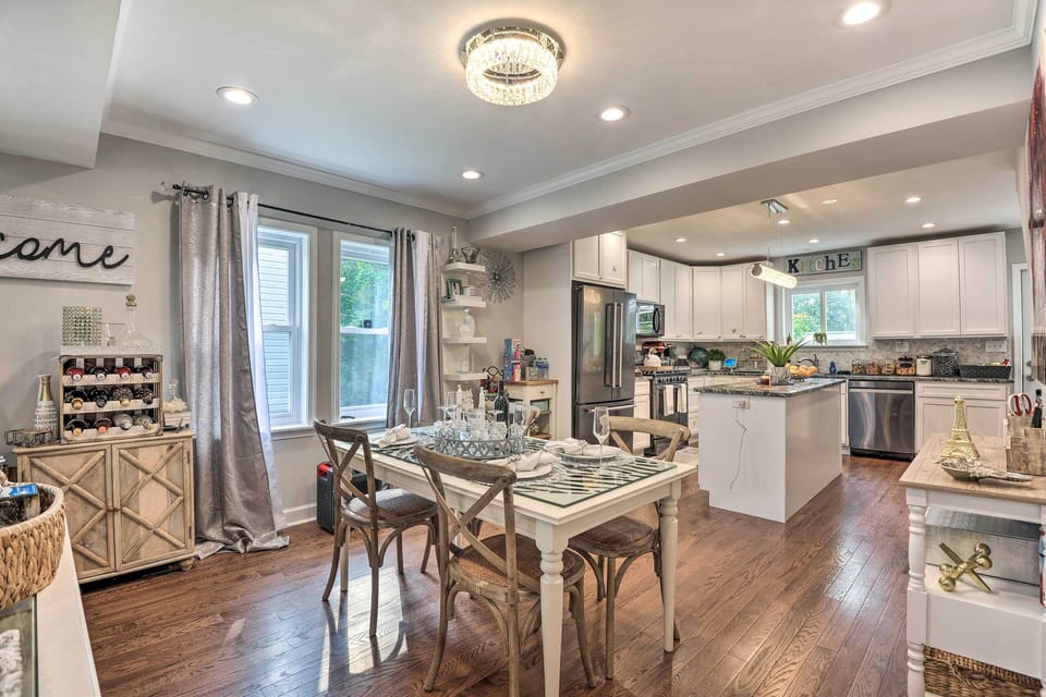 Dining Area & Kitchen