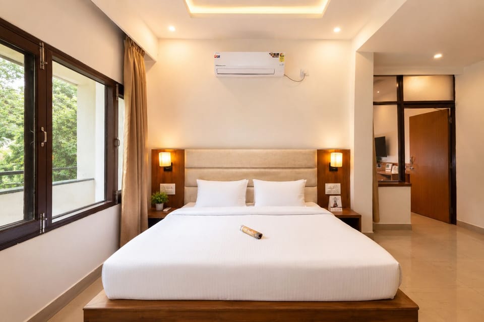 Premium Studio Suite | In-room safe, blackout drapes, iron/ironing board (on request)
