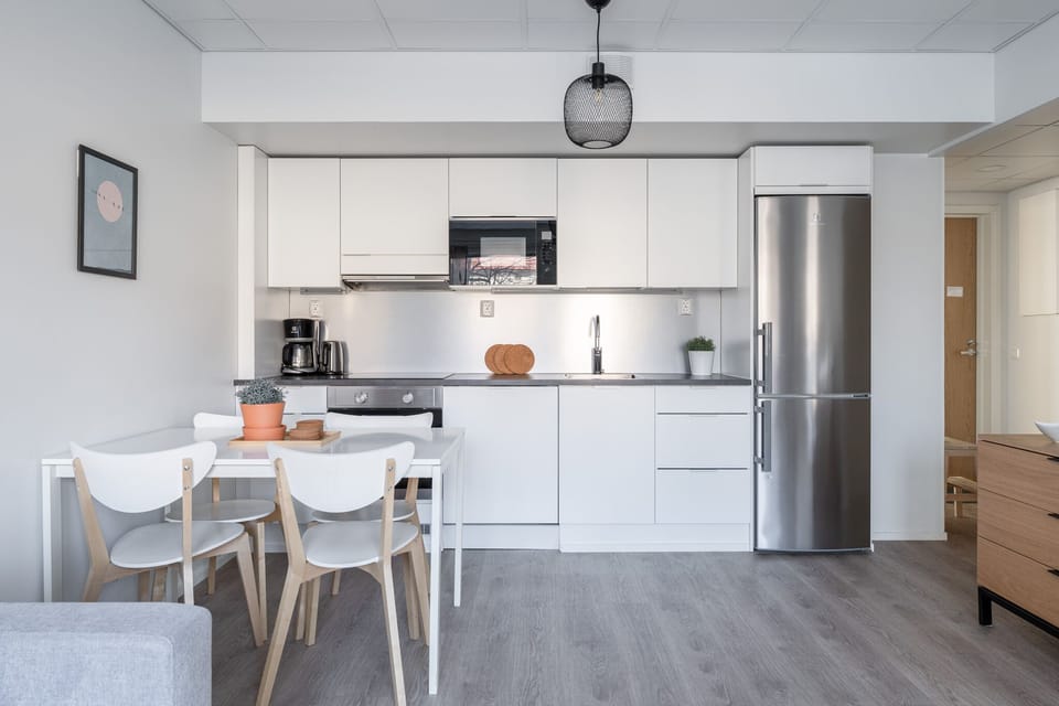 City Apartment | Private kitchen | Full-size fridge, microwave, oven, stovetop