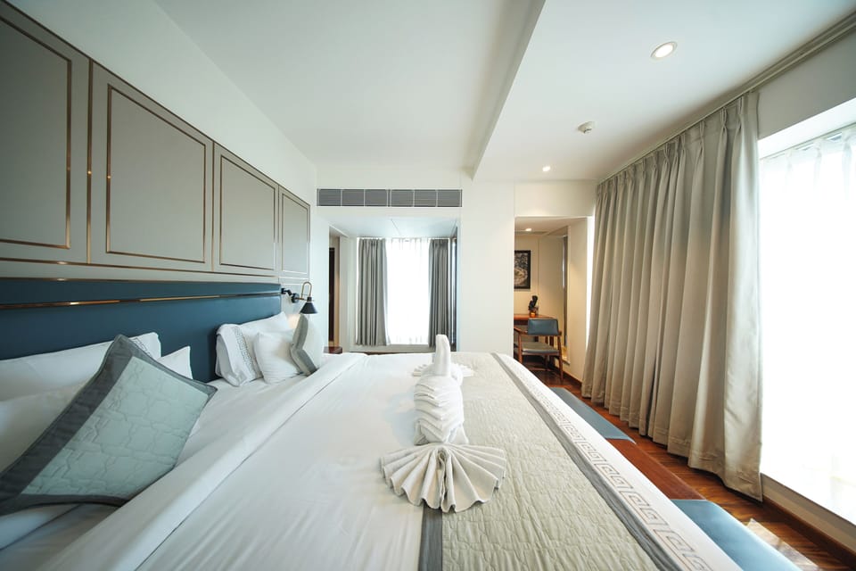 Premium Suite Room | Desk, free WiFi, bed sheets