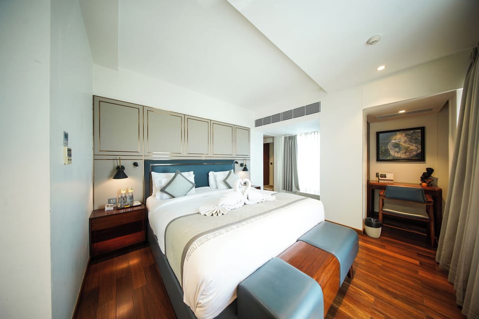 Premium Suite Room | Desk, free WiFi, bed sheets