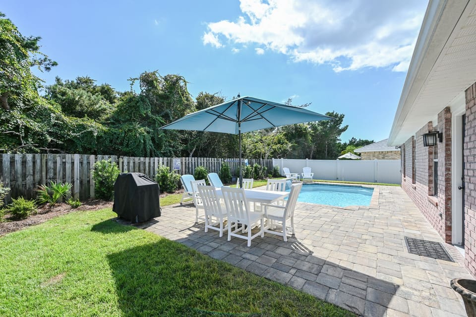 Back Patio & Pool